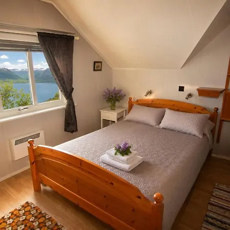 Casa Hauge Bb Fjordview Sandane