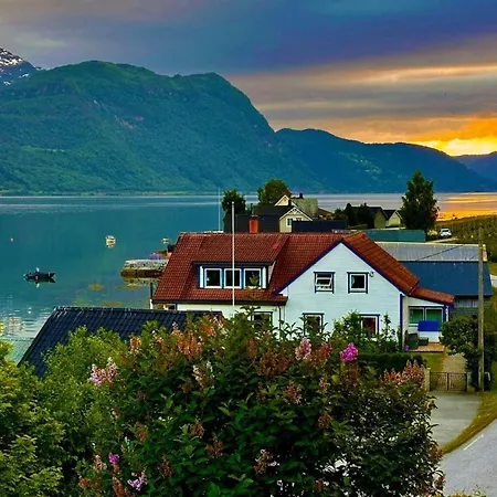 ゲストハウス Casa Hauge Bb Fjordview *