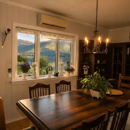 Casa Hauge Bb Fjordview ゲストハウス サンダーネ